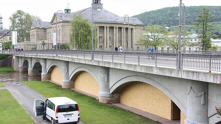 Bei Hochwasser muss die Verbretterung weg.