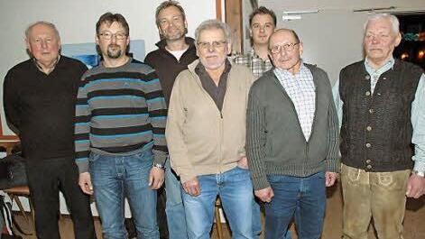 Für ihre langjährige Treue zum Bezirksfischereiverein Coburg wurden mehrere Mitglieder ausgezeichnet (von links): Vorsitzender Armin Greim, Stefan Meusel, Thomas Popp, Ludwig Fassbender, Matthias Wollandt, Günter Kresse, Hans Eichmann.