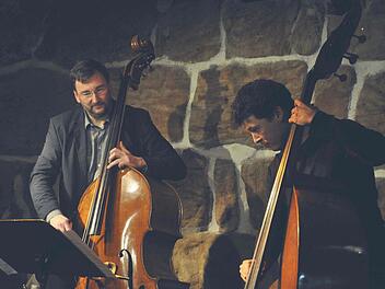Das Kontrabass-Duo Double-Bass beschließt das Wochenende. Foto: pr