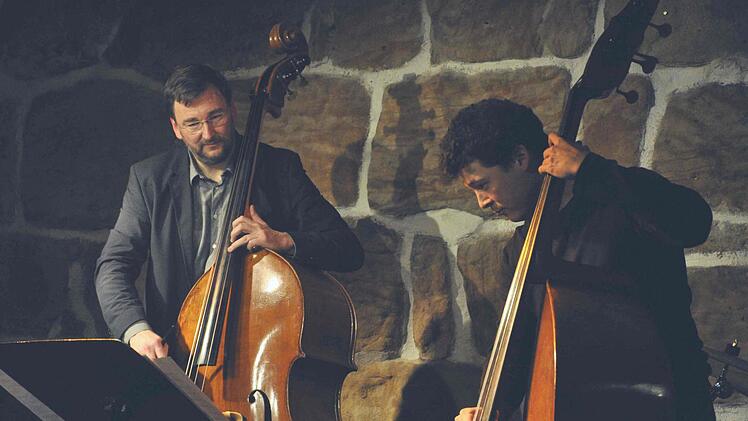 Das Kontrabass-Duo Double-Bass beschließt das Wochenende. Foto: pr