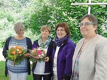 Pia Steinmann (von links) war als Krankenschwester schon 1986 dabei, Marianne Wascher kam zwei Jahre später dazu. Mit im Bild Helga Wittmann, die jetzige Leiterin der Diakoniestation, und ihre Vorgängerin Irmgard Ginzel. Foto: Petra Malbrich