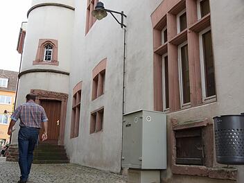 Der Turm an der Rathausseite dient künftig als Fluchtweg.Foto: Arkadius Guzy