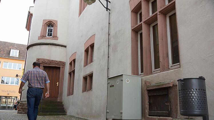 Der Turm an der Rathausseite dient künftig als Fluchtweg.Foto: Arkadius Guzy