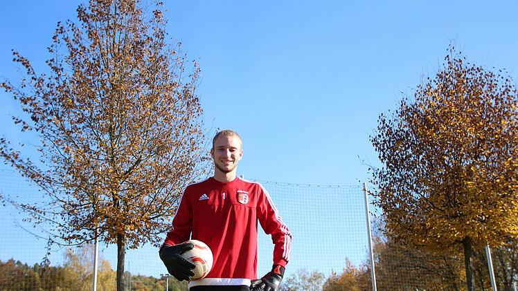 Dass er so viel Aufmerksamkeit bekommt, findet Wahler eher lustig, denn: "Ich habe fast nie gespielt, seit ich nach Diebach gewechselt bin. Mit drei Torhütern im Kader gab es zu viel Konkurrenz. Erst seit der Winterpause bin ich Stammkeeper."  Foto: Pia Schmitt