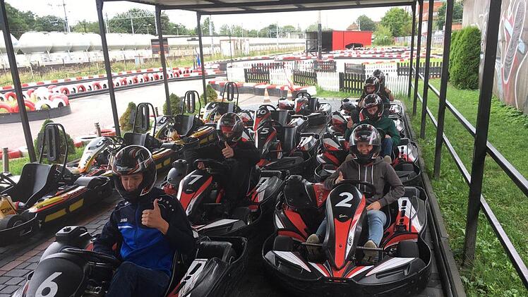 Das Ausbildungsteam der Firma M&ouml;bel und Raum  erlebte viel bei einem  unvergesslichen Ausflug nach Polen.  Foto: Maximilian Schuhmann