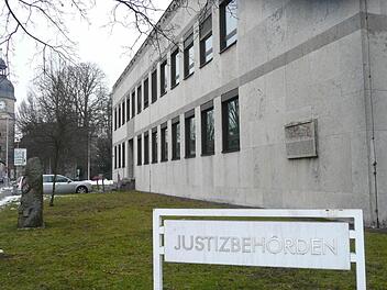 Am Coburger Landgericht endete der dritte Verhandlungstag im Totschlagsprozess gegen einen 39-Jährigen, der im März 2013 seine Lebensgefährtin tötete. Fotos: R. Popp
