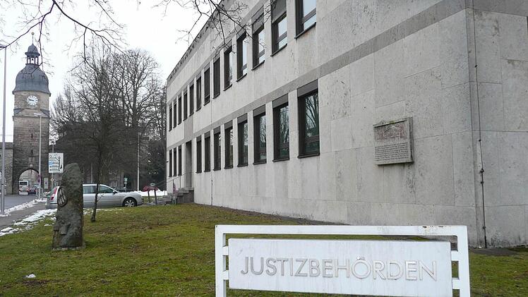 Am Coburger Landgericht endete der dritte Verhandlungstag im Totschlagsprozess gegen einen 39-Jährigen, der im März 2013 seine Lebensgefährtin tötete. Fotos: R. Popp