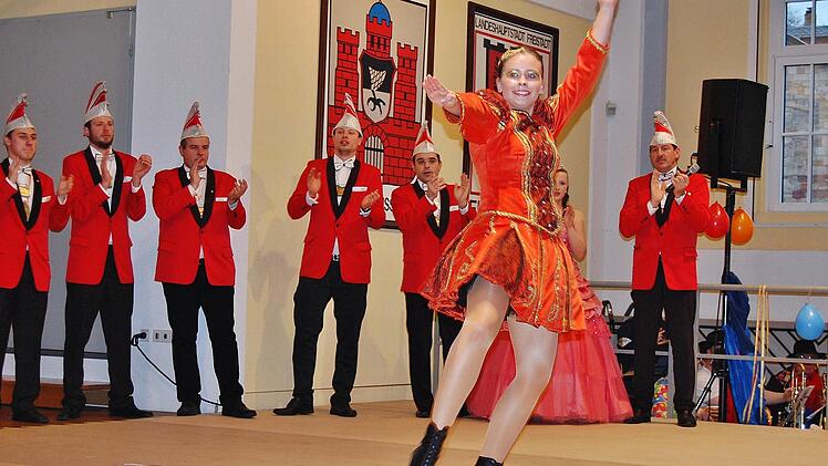 Faschingstreiben im Tattersall.  Foto: Sigismund von Dobschütz
