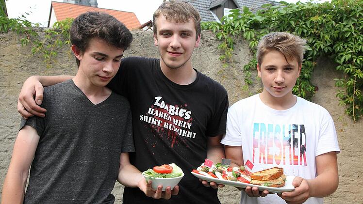 Hähnchen-Käse-Panini bereiteten die "Hähnchenkiller" zu und holten sich damit den ersten Platz.  Foto: Rudolf Mader