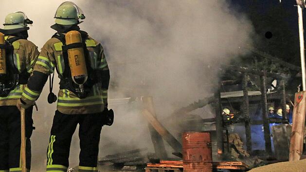 In Partenstein hat am Dienstagabend ein Lagerraumfeuer gefangen. Bis die Feuerwehr eintraf, war er bereits völlig ausgebrannt. Symbolfoto: NEWS5 / Merzbach