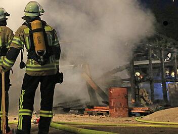 In Partenstein hat am Dienstagabend ein Lagerraumfeuer gefangen. Bis die Feuerwehr eintraf, war er bereits völlig ausgebrannt. Symbolfoto: NEWS5 / Merzbach