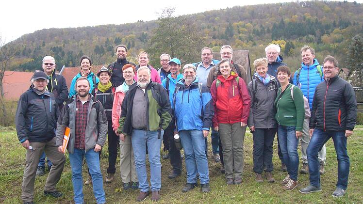 Die zertifizierten Wanderführer, Natur- und  Landschaftsführer: Thomas Berbalk (Hirschaid), Marlene Deß (Plech), Birgit  Erlwein (Weingarts), Max Falk (Egloffstein), Marita Göbel (Forchheim),  Herbert Herlitz (Ebermannstadt), Ingo Klingler (Weilersbach), Georg Lang  (Etzdorf), Ute Lohmüller (Gräfenberg), Werner Messingschlager  (Birkenreuth), Doris Philippi (Kirchehrenbach), Wolfgang Spörlein  (Forchheim), Robert Stein (Muggendorf), Jürgen Wagner (Ortspitz), Stefan  Walter (Engelhardsberg), M...