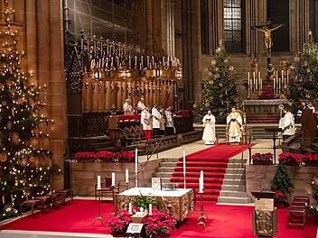 Die Christmette am Heiligen Abend - hier im Bamberger Dom - zieht Gläubige wie Kirchenferne an.  Foto: Matthias Hoch