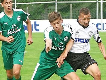 Der SSV Kasendorf (hier mit Jermaine Mullen) empfängt den SV Poppenreuth und will den guten Saisonstart mit einem weiteren Sieg vergolden.  Foto: Monika Limmer