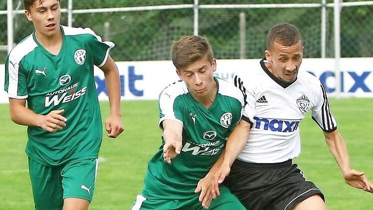 Der SSV Kasendorf (hier mit Jermaine Mullen) empfängt den SV Poppenreuth und will den guten Saisonstart mit einem weiteren Sieg vergolden.  Foto: Monika Limmer