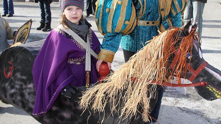 Tapfere Ritter eroberten am Rosenmontag die Stadt.