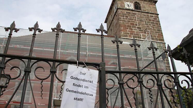 Die Gottesdienste in Harsdorf müssen noch bis Oktober im Gemeindehaus stattfinden.
