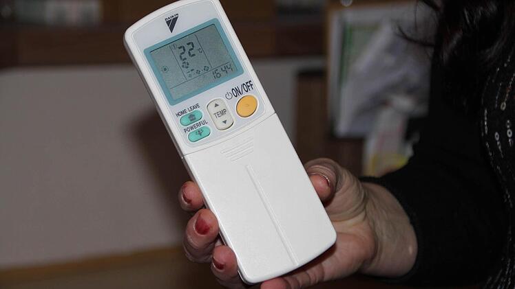 Per Fernbedienung wird der salzige Dampf in die Grotte geleitet, ...