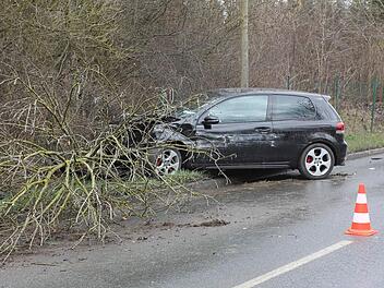 Am Mittwochmorgen (19.03.2014) ereignete sich auf der B22 am Ortsausgang von Bayreuth ein Verkehrsunfall mit toedlichem Ausgang. Foto: News5 / Fricke