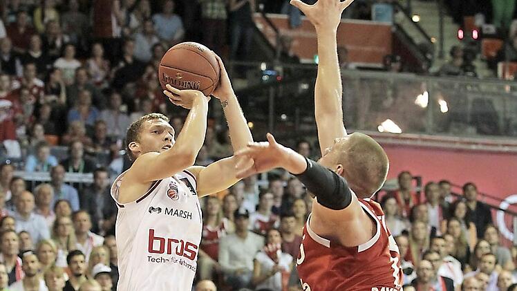 Janis Strelnieks (l.) war einer der wenigen Bamberger, der konstant punktete.