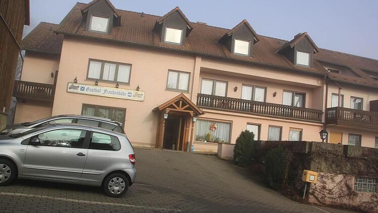 In den Privaträumen des Gasthofs "Frankenhöhe" in Arnstein stahlen Unbekannte am Donnerstagabend Bargeld im mittleren fünfstelligen Eurobetrag. Foto: Matthias Einwag