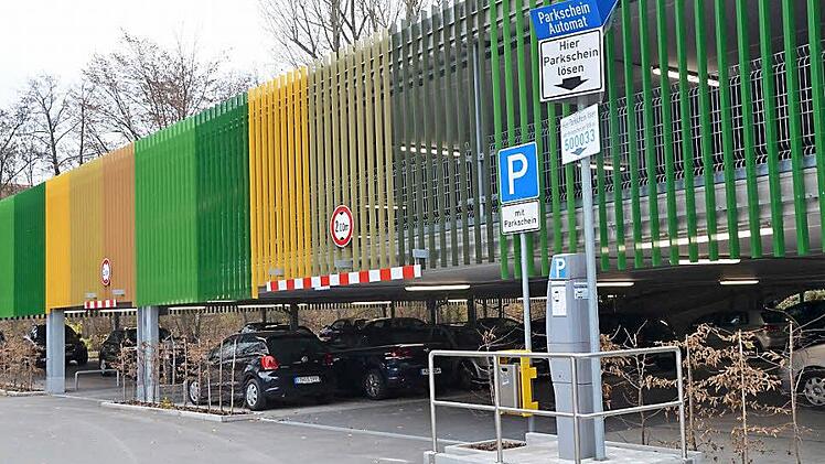 Das Parkdeck an der Sch&uuml;tt ist nach der kurzen Zwangspause wieder offen.  Foto: Bernhard Panzer