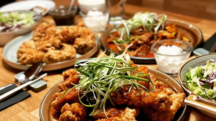 Erlangen: Koreanisches Restaurant "Hahaha" feiert morgen Eröffnung - im einstigen "Schwarzen Ritter"
