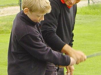 Haltung bewahren! Es kommt auf den richtigen Hüftschwung und  die Schlägerhaltung an.  Foto:  ft