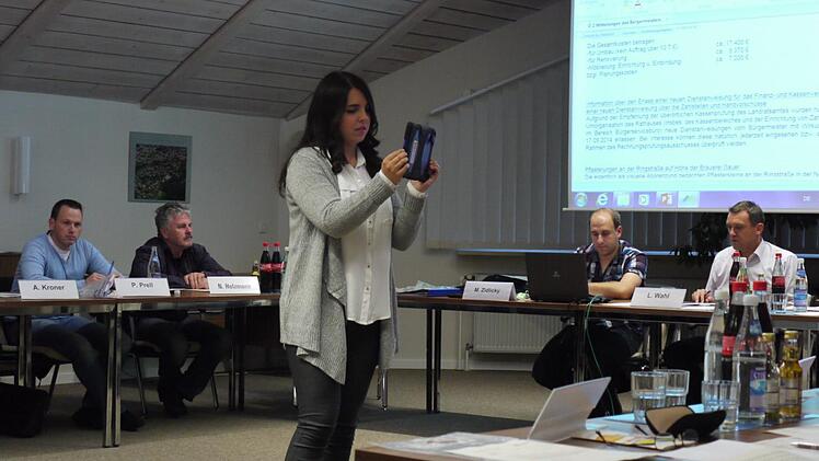 Christina Lorz filmte die Räte für eine Aktion der Röttenbacher Jugendpfleger. Foto: Pauline Lindner