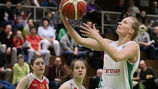 Ieva Jansone zieht zum Korb und l&auml;sst die Heidelbergerinnen schlecht aussehen. Foto: sportpress