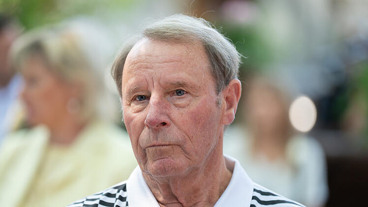 Berti Vogts attackiert FIFA und DFB