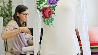 Designer, die bereits im Beruf Erfolg haben, präsentieren sich beim CDO am Schillerplatz, hier Anna Lena Jeske von "Schwe Stern".