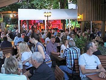 Das Lichtenfelser Obere Stadttorfest durfte sich am Samstag über viele Besucher freuen. Foto: Gerda Völk