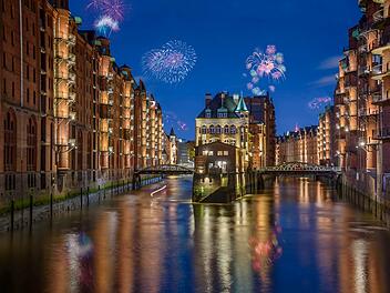 Hamburger Speicherstadt on New Year's Eve.  von snapshotfreddy