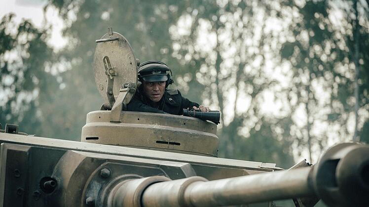 Kommandant Philip Gerkens (David Sch&uuml;tter) bringt seinen Tiger in Stellung. "Der Tiger" ist der erste deutsche Amazon-Film mit eigenem Kinostart.