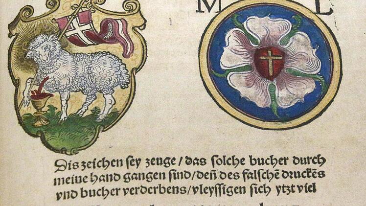 Mit diesem Siegel wurde bestätigt, dass es sich um eine von Martin Luther autorisierte Bibel handelt. Foto: Simone Bastian