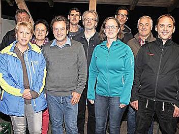 Sie führen den Förderverein (von links): Beisitzer Sonja Kunz, Sigi Schmidt, Schriftführerin Christine Tranziska, Vorsitzender Andreas Gsänger, Schatzmeister Sascha Gagel, Beisitzer Josef Starkl, stellvertretender Vorsitzende Martina Schellenberger, Beisitzer Benjamin Nimmesgern, Heinz Gilbricht und Sven Jahrsdörfer.  Foto: Carsten Höllein