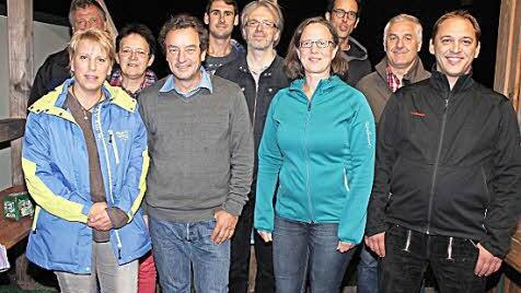 Sie führen den Förderverein (von links): Beisitzer Sonja Kunz, Sigi Schmidt, Schriftführerin Christine Tranziska, Vorsitzender Andreas Gsänger, Schatzmeister Sascha Gagel, Beisitzer Josef Starkl, stellvertretender Vorsitzende Martina Schellenberger, Beisitzer Benjamin Nimmesgern, Heinz Gilbricht und Sven Jahrsdörfer.  Foto: Carsten Höllein