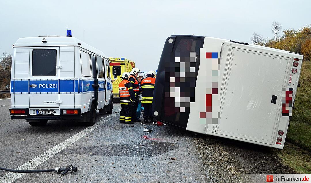 Bus mit Kindern bei Erfurt verunglückt