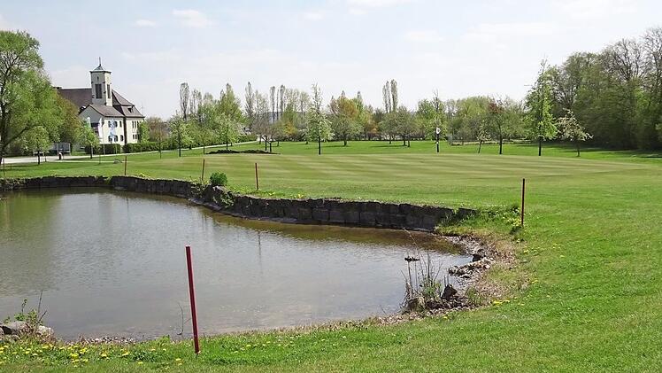 Seit 1994 werden in Maria Bildhausen Golfschläger geschwungen und ein Jubiläumsturnier gespielt.  Foto: Then