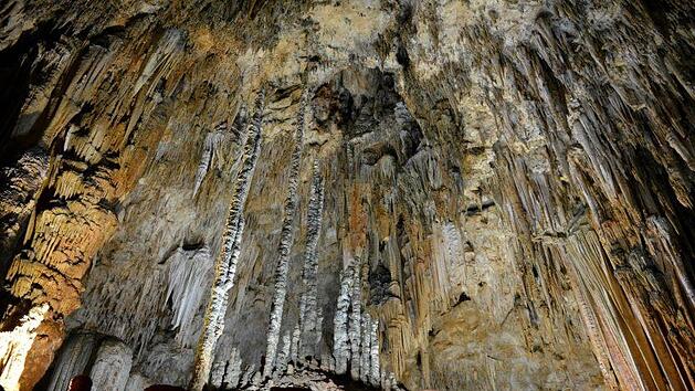 Die Fränkische Schweiz überzeugt nicht nur mit ihrer Landschaft, sondern verzaubert auch mit ihrer "Unterwelt", zum Beispiel in der der Teufelshöhle in Pottenstein. Foto: SilvanaGodoy/pixabay.com