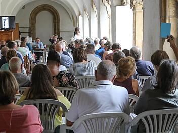 Sehr gut besucht war die Auktion am Samstag im Karmelitenkloster. Foto: Barbara Herbst