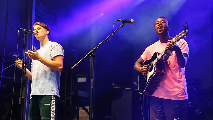 "Johnny & Jakob" traten als Vorband für Wincent Weiss auf