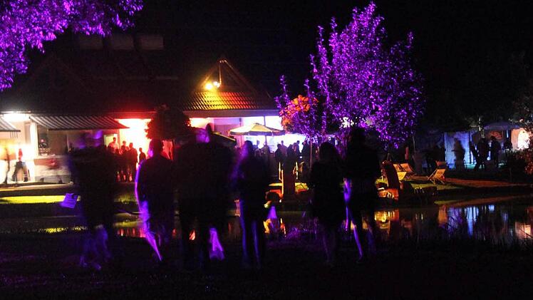 Mehrere Areas, Lightshows und Großleinwände lockten die Massen nach Trebgast.