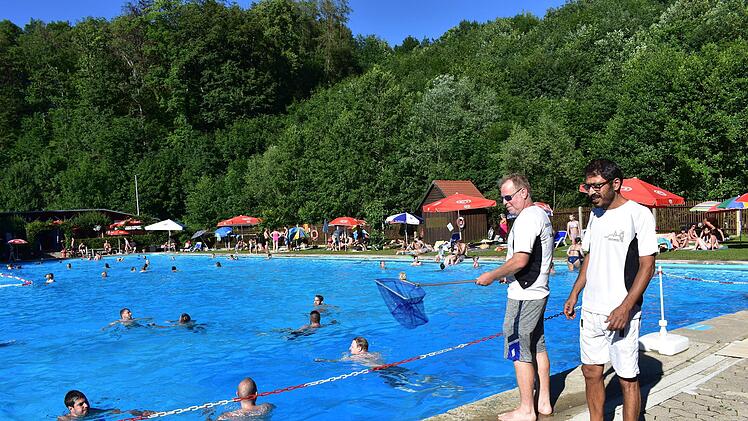 Im Gräfenberger Freibad Foto: Petra Malbrich