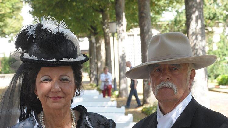Kaiserin Auguste Victoria mit Fürst Otto von Bismarck.   Foto: Siegfried Farkas