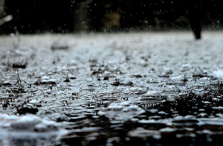 Wetter am Wochenende: Erneute Überschwemmungsgefahr - Meteorologe warnt vor Erdrutsch - Vimarsana News