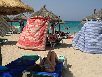 Schutze vor der Sonne: Hitze in beliebten Urlaubsländern Schutze vor der Sonne: Hitze in beliebten Urlaubsländern