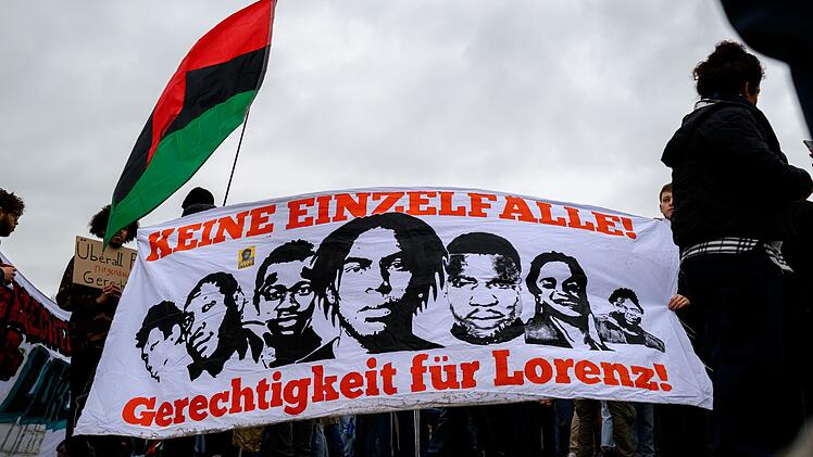 Kundgebung nach t&ouml;dlichen Polizeisch&uuml;ssen