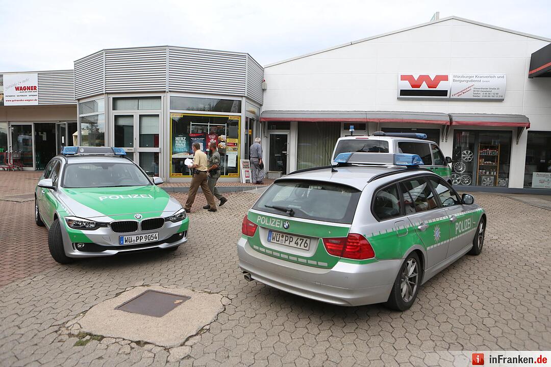 Bewaffneter Raubueberfall auf Geiselwinder Tankstelle - Polizei findet Bargeld